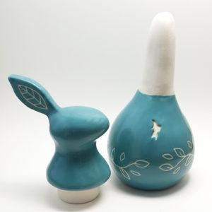 Oya turquoise en céramique en forme de lapin