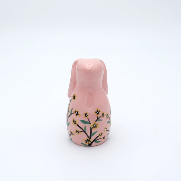 Petit lapin rose en céramique fleuri peint à la main