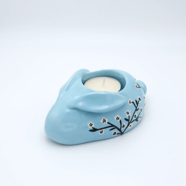 Bougeoir bleu en céramique en forme de lapin avec des fleurs peintes à la main