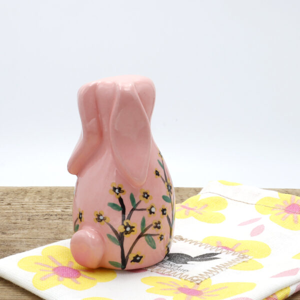 Petit lapin rose en céramique peint à la main avec des fleurs - Victoria Céramique