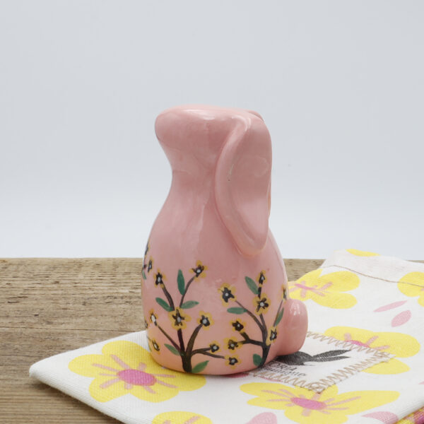 Petit lapin rose en céramique peint à la main avec des fleurs - Victoria Céramique