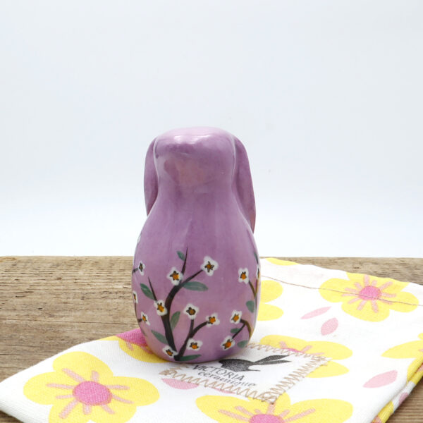 Petit lapin en céramique peint à la main avec des fleurs - Victoria Céramique