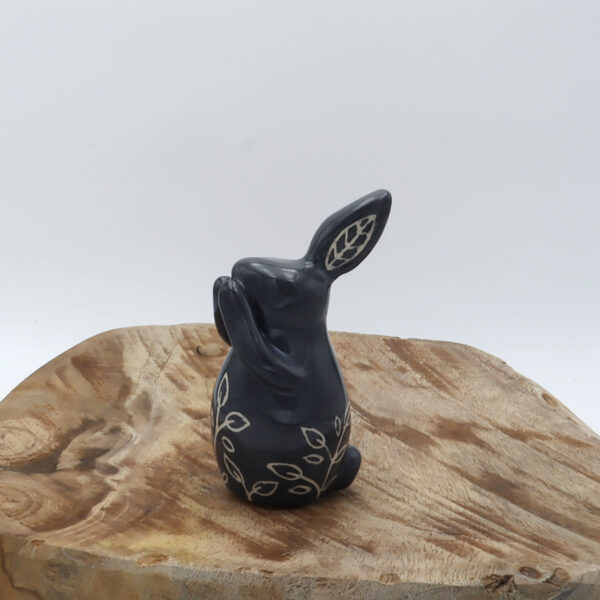 Petit lapin en céramique engobé en gris