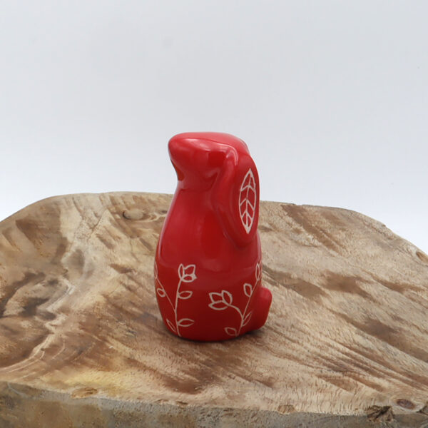 Petit lapin en céramique engobé en rouge