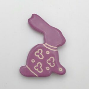 Magnet céramique en forme de lapin violet