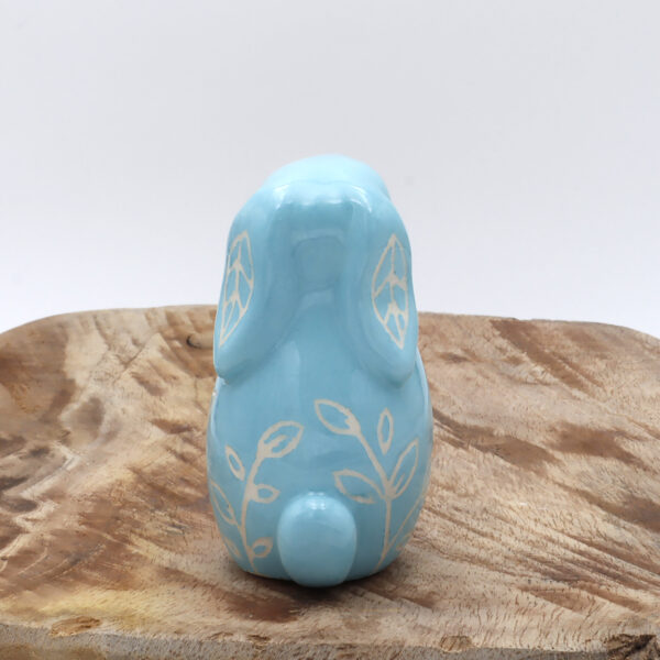 Petit lapin en céramique bleu clair