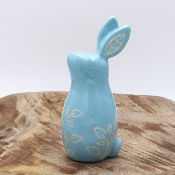 Petit lapin bleu en céramique