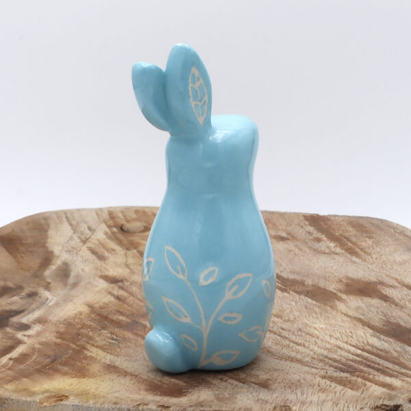 Petit lapin bleu en céramique