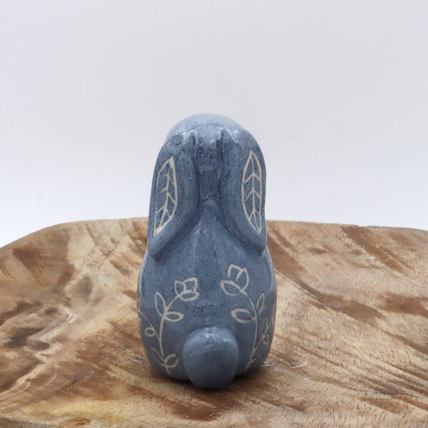 Petit lapin en céramique bleu