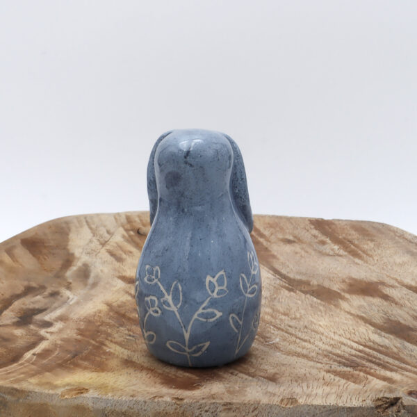 Petit lapin en céramique bleu