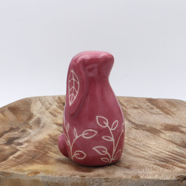 Petit lapin en céramique rose