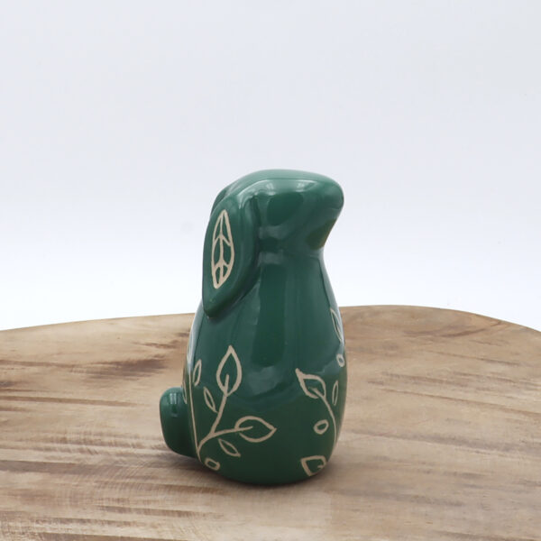 Petit lapin vert foncé en céramique