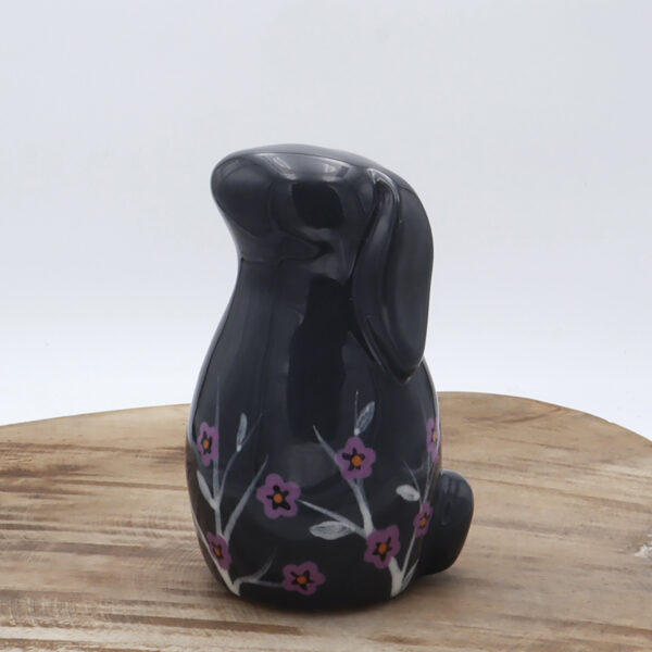 Lapin en céramique fleuri gris et violet