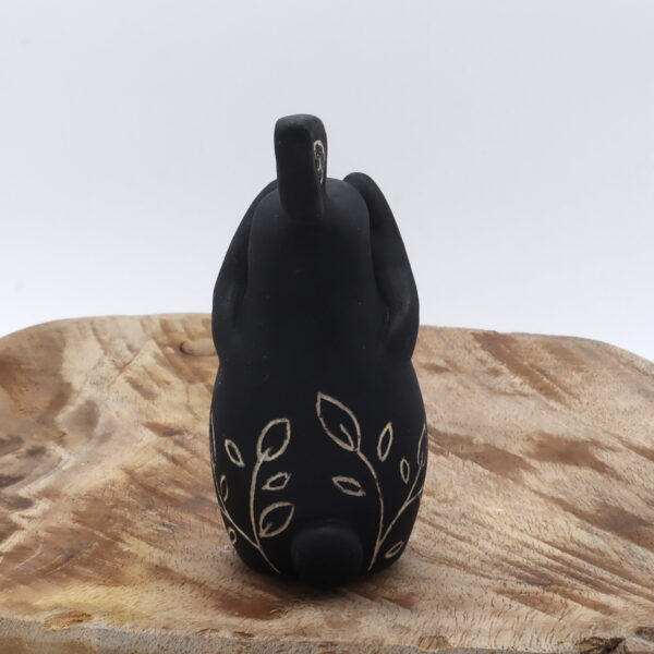 Petit lapin noir ciré en céramique