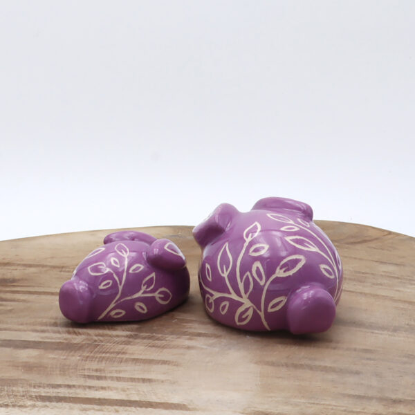 Lapins violets en céramique