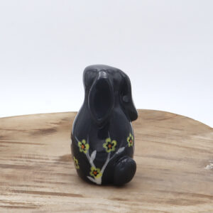 Petit lapin en céramique gris peint avec des fleurs