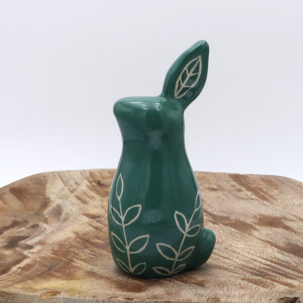 Petit lapin vert foncé en céramique