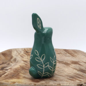 Petit lapin vert foncé en céramique