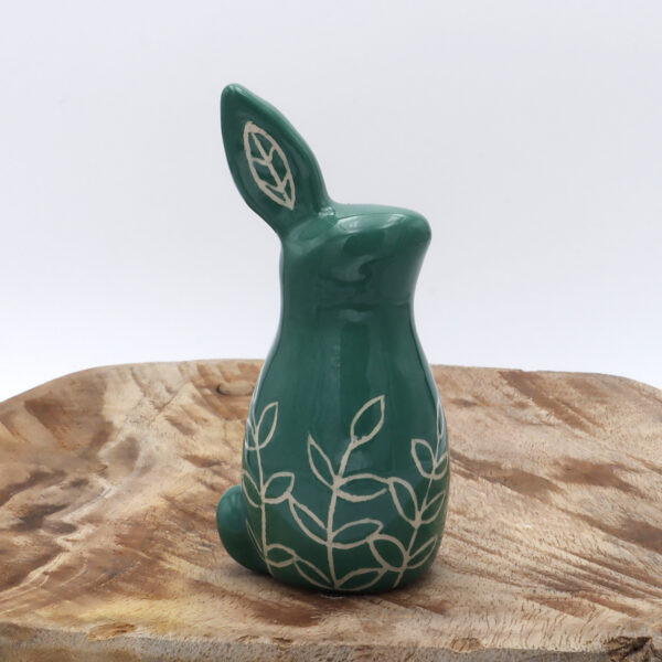 Petit lapin vert foncé en céramique