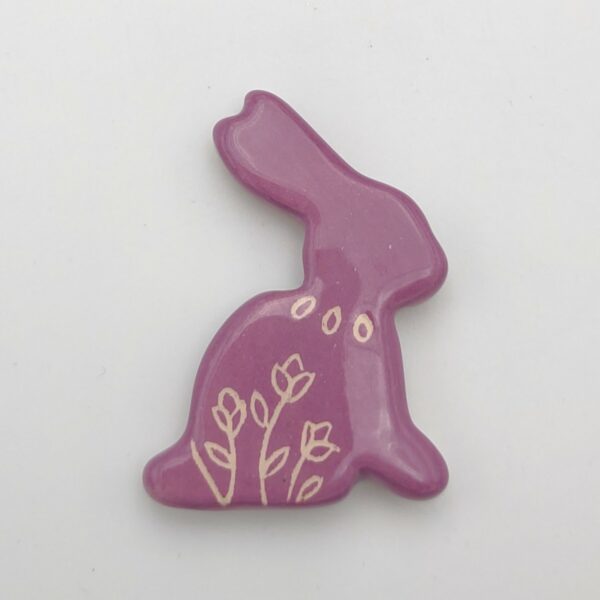 Magnet céramique en forme de lapin violet