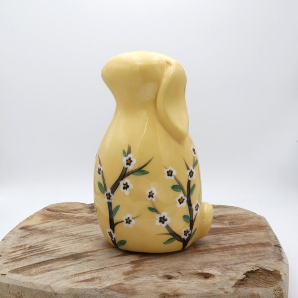 Lapin jaune fleuri en céramique