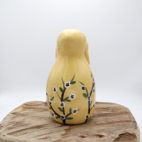 Lapin jaune fleuri en céramique