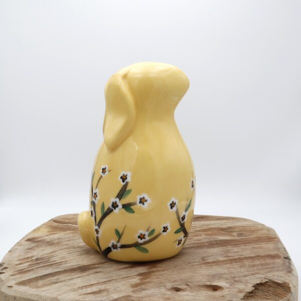 Lapin jaune fleuri en céramique