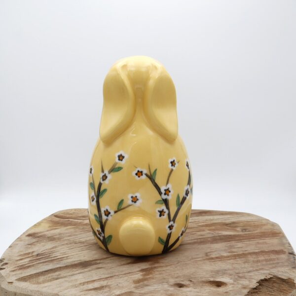 Lapin jaune fleuri en céramique