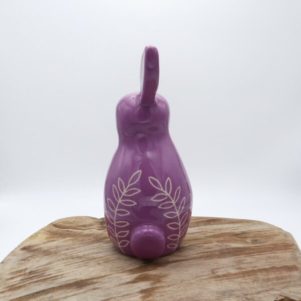 Lapin violet en céramique
