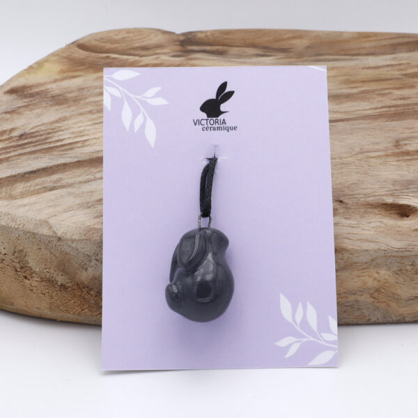 Pendentif gris en céramique en forme de lapin