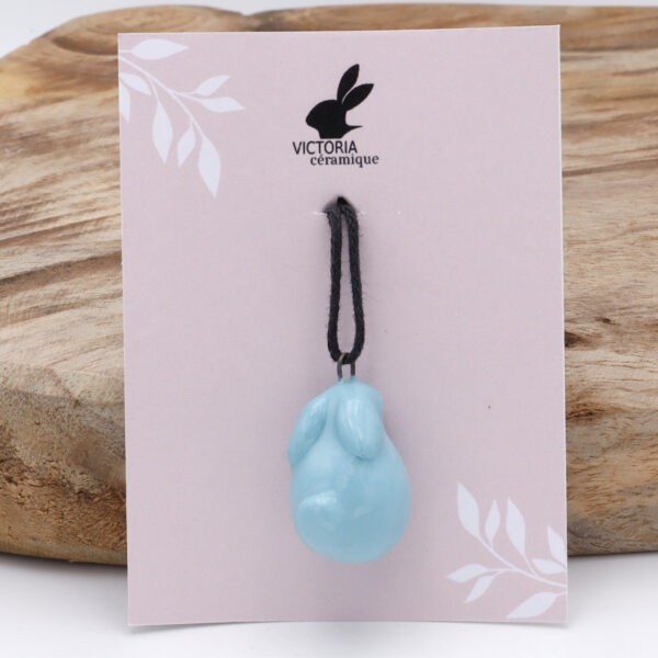 Pendentif bleu clair en céramique en forme de lapin