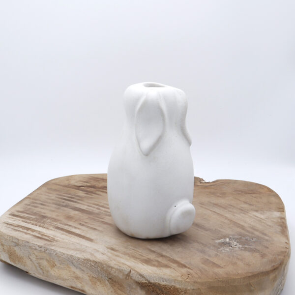 Vase blanc en grès en forme de lapin