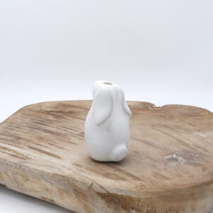 Vase blanc en grès en forme de lapin
