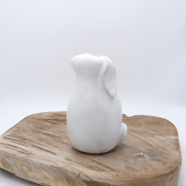 Vase blanc en grès en forme de lapin