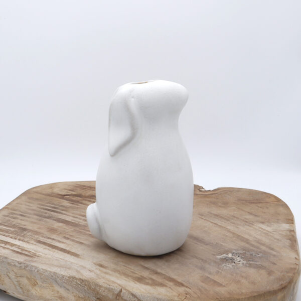 Vase blanc en grès en forme de lapin