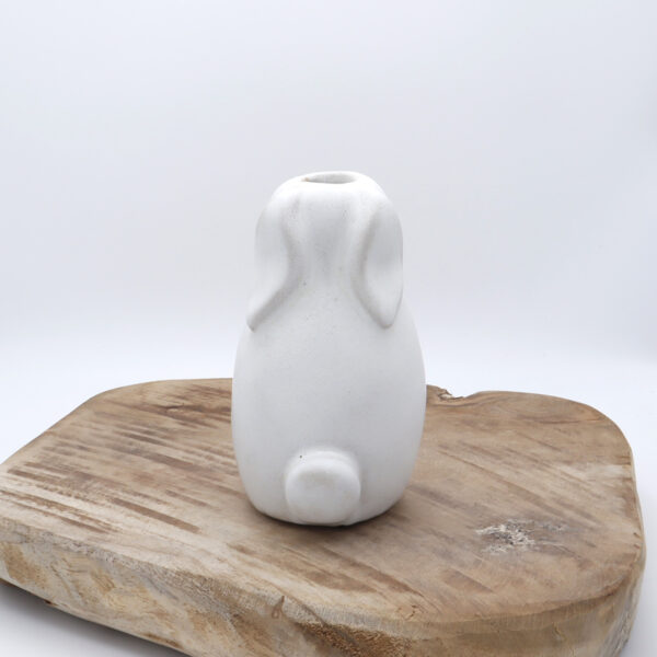 Vase blanc en grès en forme de lapin