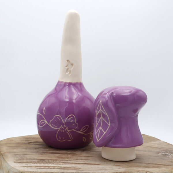 Oya violet en céramique en forme de lapin