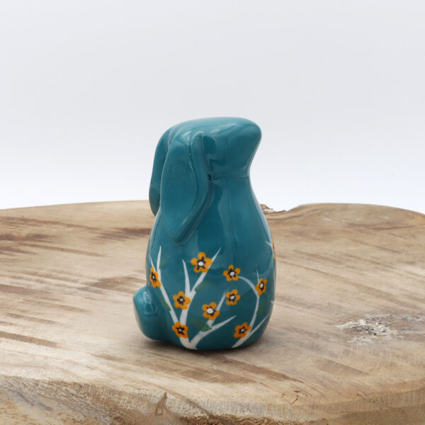 Petit lapin en céramique bleu vert fleuri