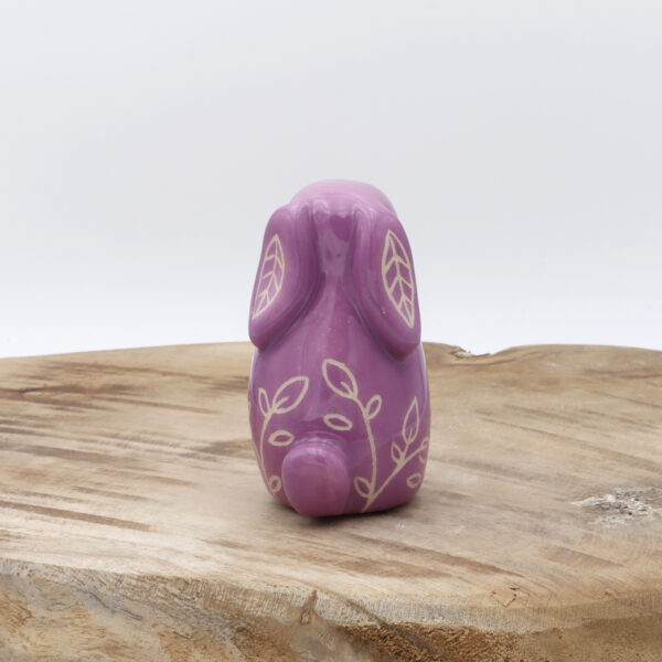 Petit lapin en céramique violet