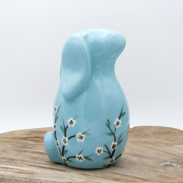 Lapin en céramique bleu fleuri