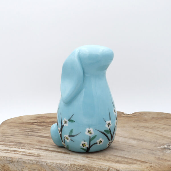 Lapin en céramique bleu fleuri