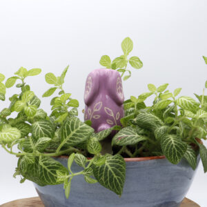 Lapin en céramique lilas à planter pour décorer les plantes