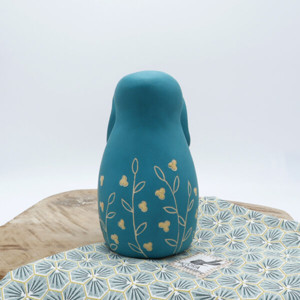 Lapin en céramique bleu ciré