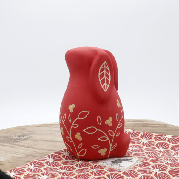 Lapin en céramique rouge ciré