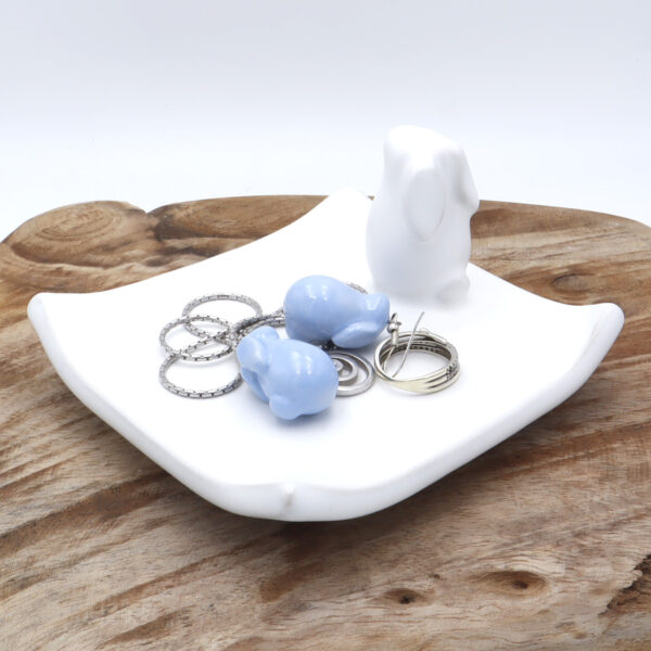 Porte bijoux blanc avec un lapin décoratif Victoria Céramique