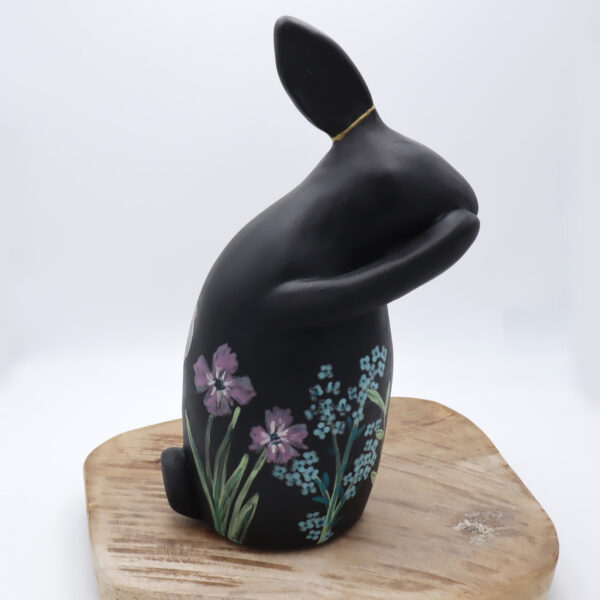 Grand lapin en faïence engobé et ciré, réparé avec la méthode kintsugi
