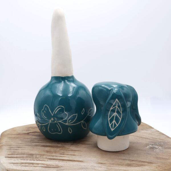 Oya en faïence en forme de lapin bleu vert