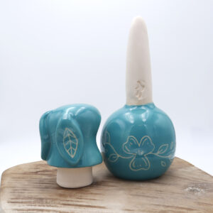 Oya en faïence en forme de lapin turquoise