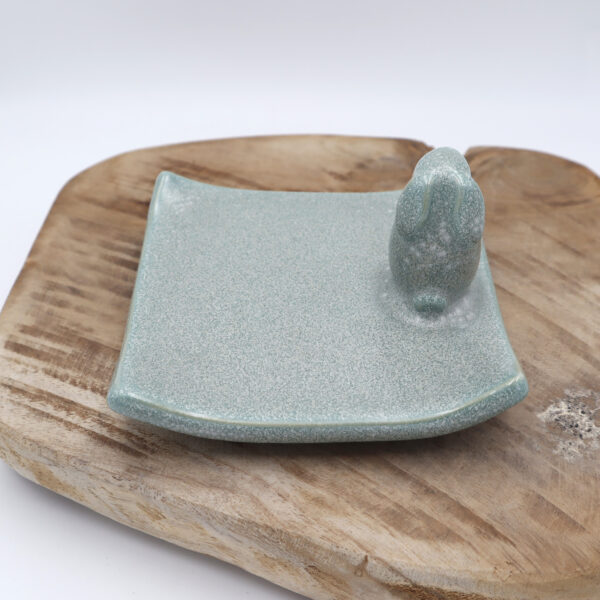 Porte-bijoux vert en céramique avec un lapin décoratif Victoria Céramique