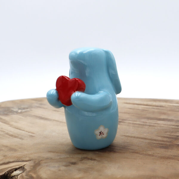 Lapin décoratif en céramique avec un cœur Victoria Céramique